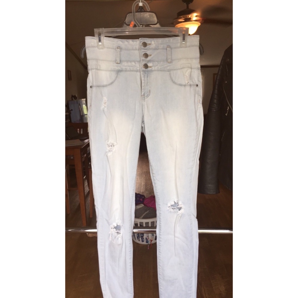 Highwaisted ightwashed skinny jeans